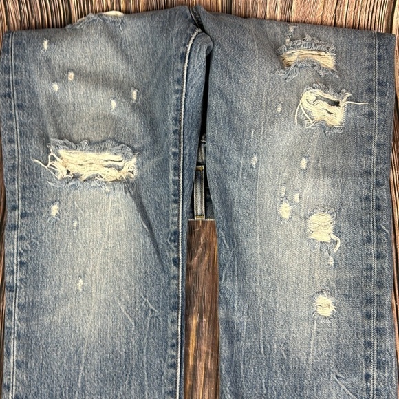 Women’s Levi’s Wedgie Icon Distressed Jeans - Picture 5 of 12